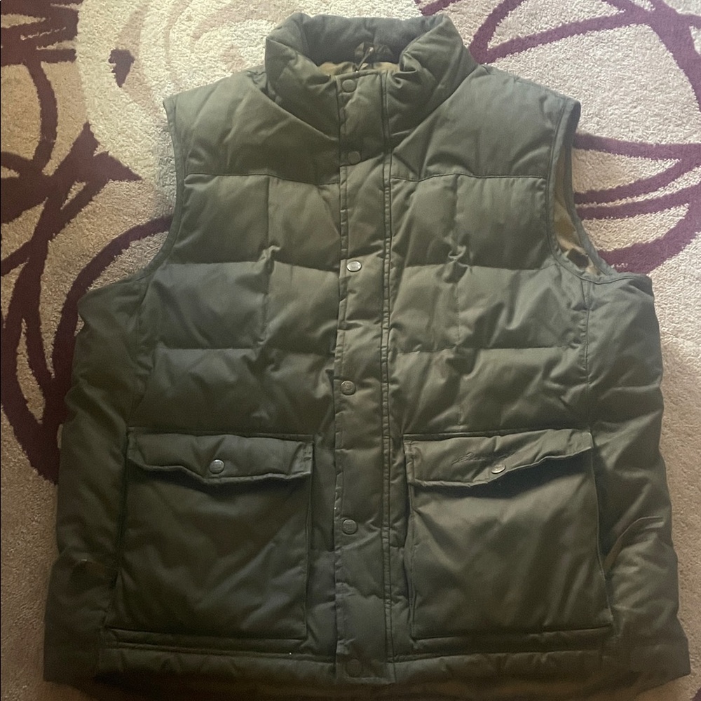 Eddie Bauer Men's Dark Green Puffer Vest